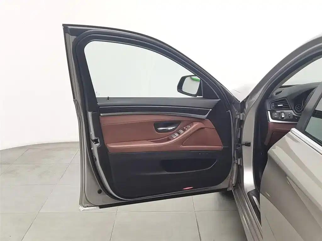 2014 BMW 5 Series 520Li Elegant Edition — миниатюра 8