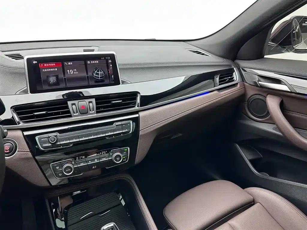 BMW X2 2020 sDrive25i Leading M Sport Package — миниатюра 11
