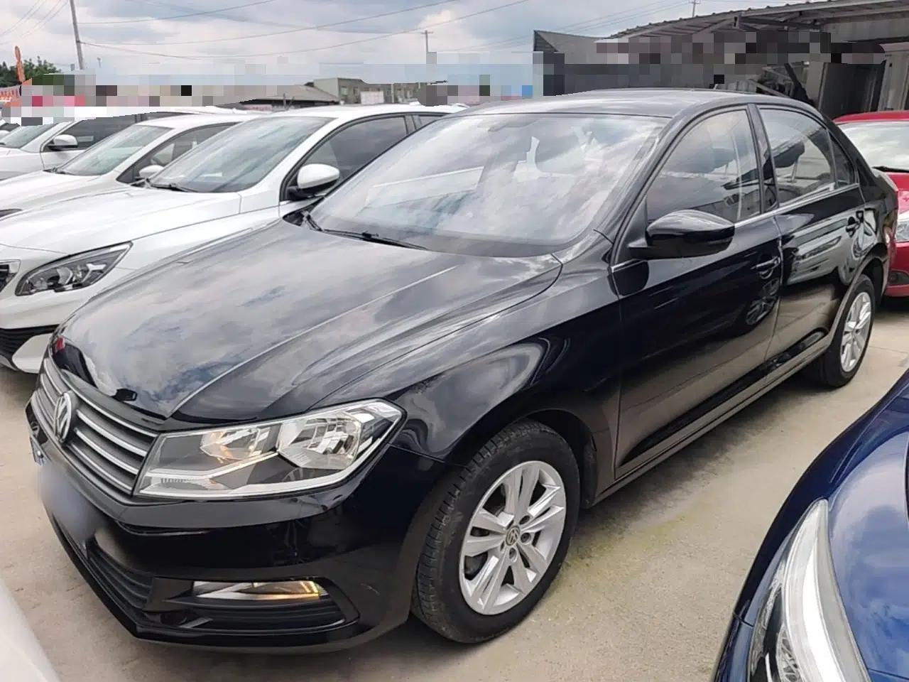 Volkswagen Santana 2016 1.6L Manual Comfort Edition — миниатюра 1