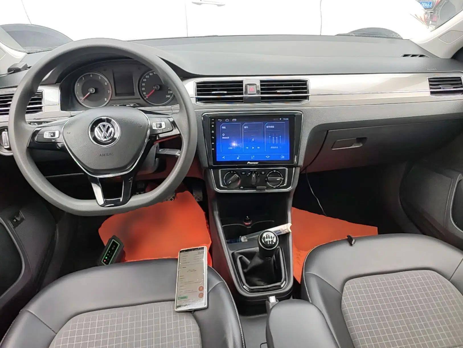 Volkswagen Santana 2016 1.6L Manual Comfort Edition — миниатюра 12