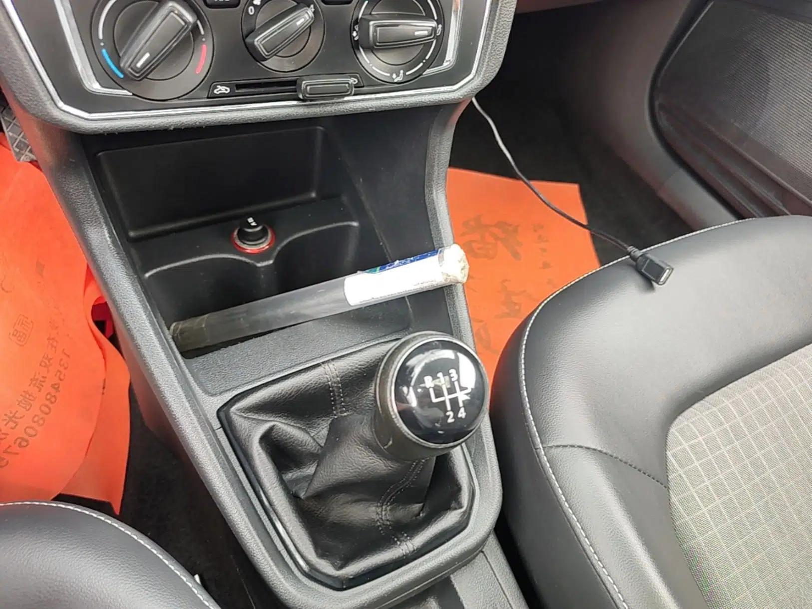 Volkswagen Santana 2016 1.6L Manual Comfort Edition — миниатюра 16