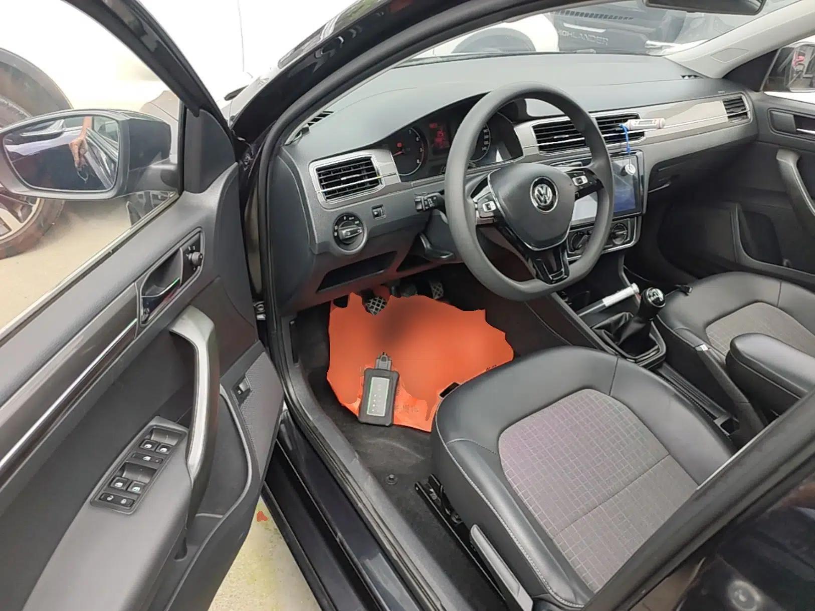 Volkswagen Santana 2016 1.6L Manual Comfort Edition — миниатюра 18