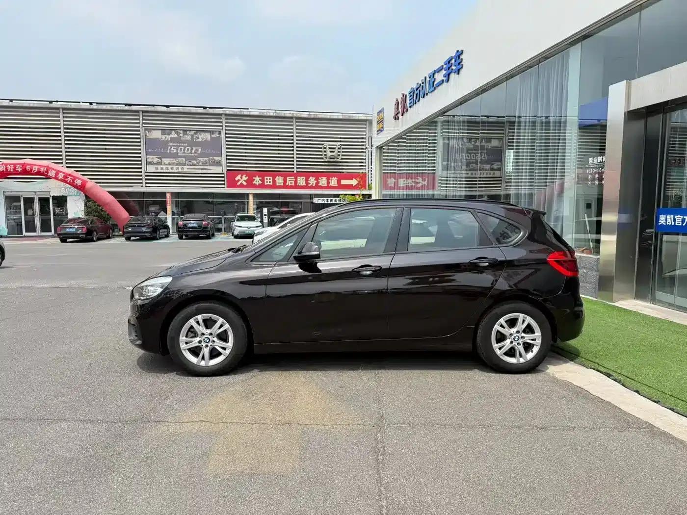 2016 BMW 2 Series Gran Tourer 218i Leading Edition — миниатюра 6