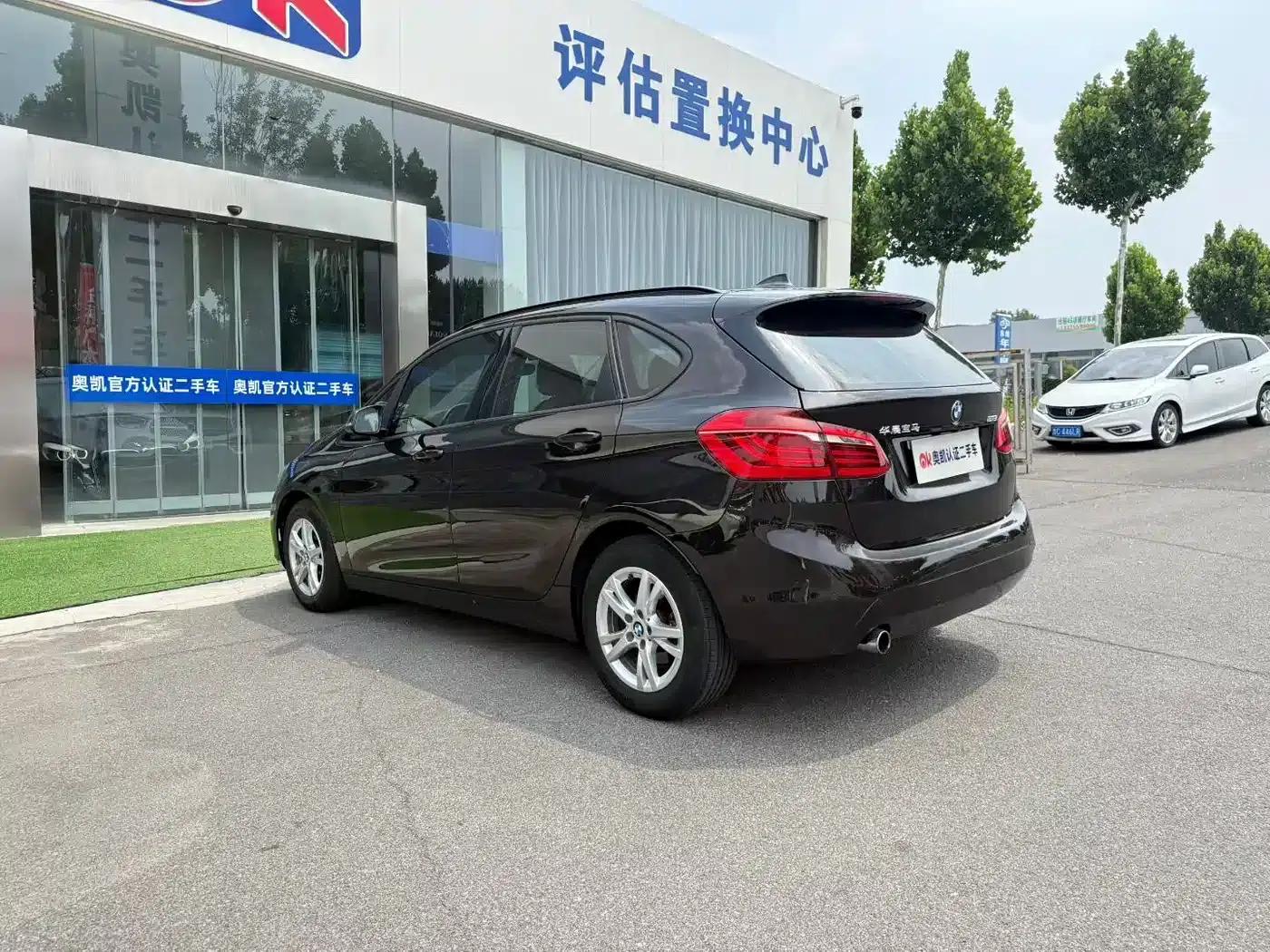 2016 BMW 2 Series Gran Tourer 218i Leading Edition — миниатюра 8