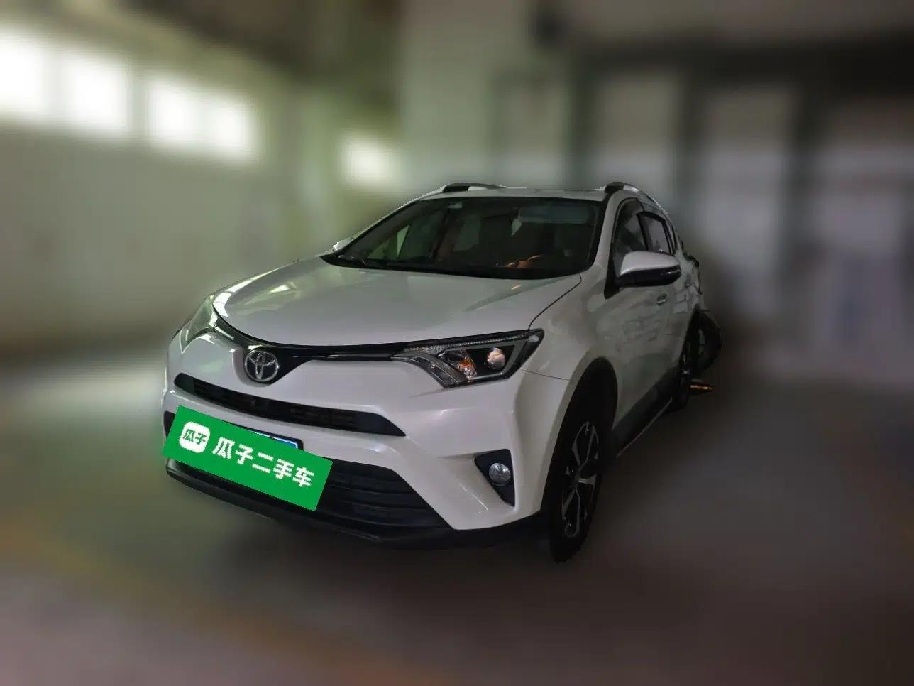 Toyota RAV4 2016 2.0L CVT Two-Wheel Drive Fashion Edition China V Standard — миниатюра 1