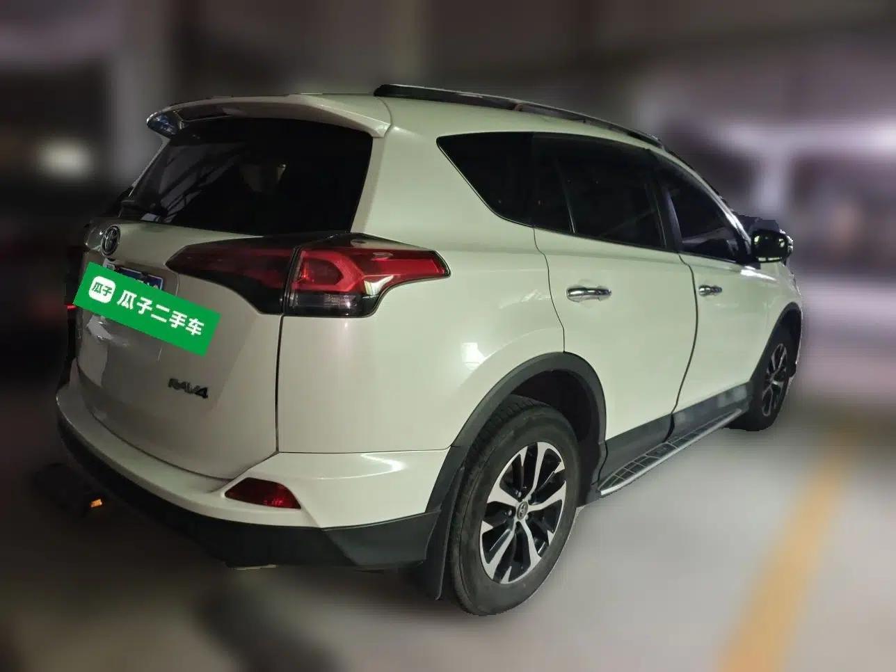 Toyota RAV4 2016 2.0L CVT Two-Wheel Drive Fashion Edition China V Standard — миниатюра 6