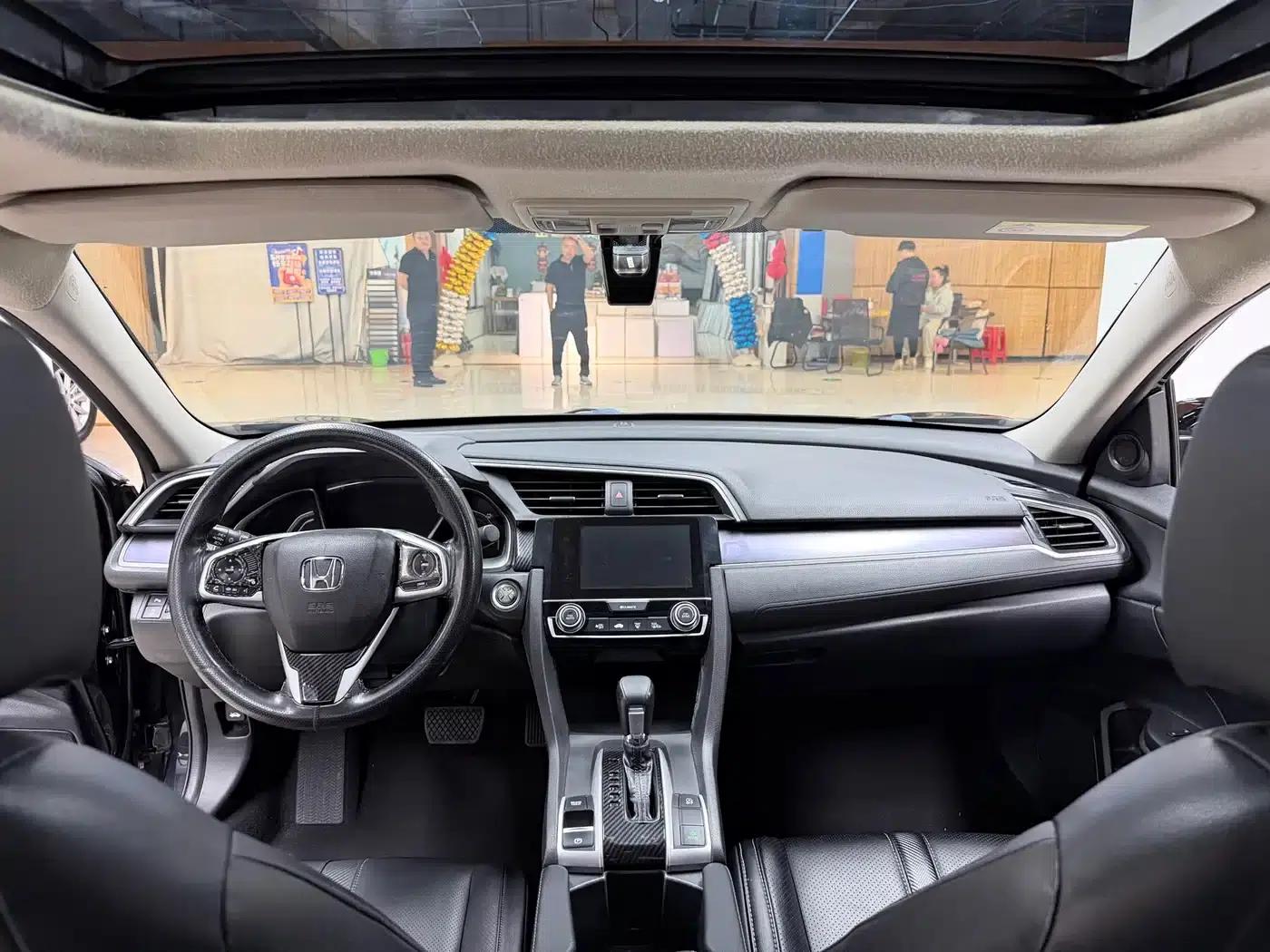 2016 Civic 220TURBO CVT Premium Edition — миниатюра 8