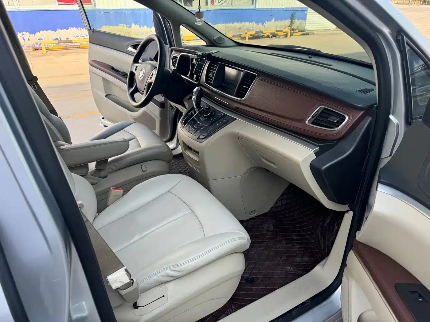 Buick GL8 2013 2.4L LT Luxury Business Executive Edition — миниатюра 5