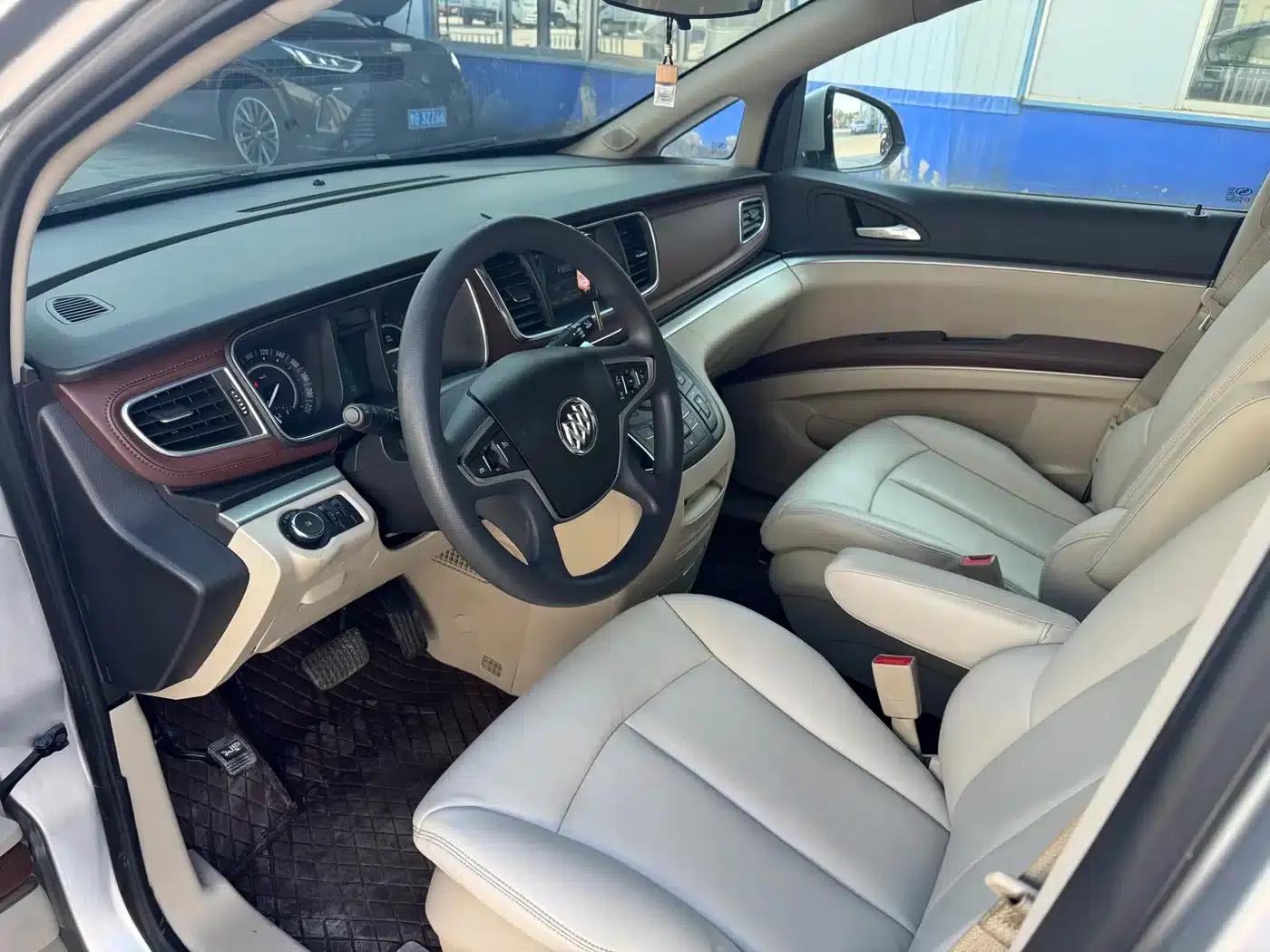 Buick GL8 2013 2.4L LT Luxury Business Executive Edition — миниатюра 8