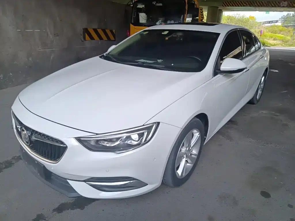 Buick Regal 2017 20T Luxury — миниатюра 2
