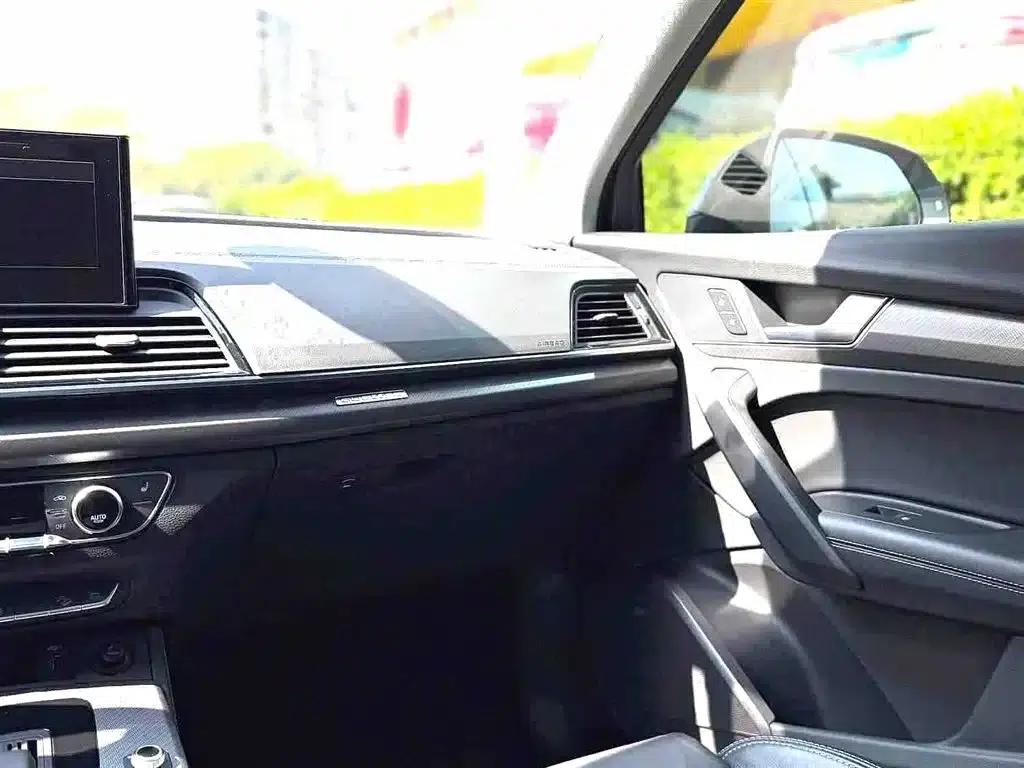 Audi Q5L 2022 40T RS Package Sport Edition — миниатюра 9