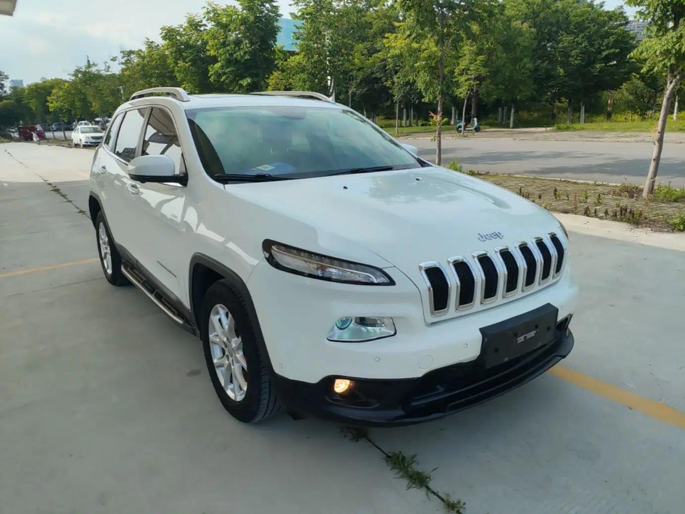 Jeep Cherokee 2016 2.4L Leading Edition — миниатюра 3