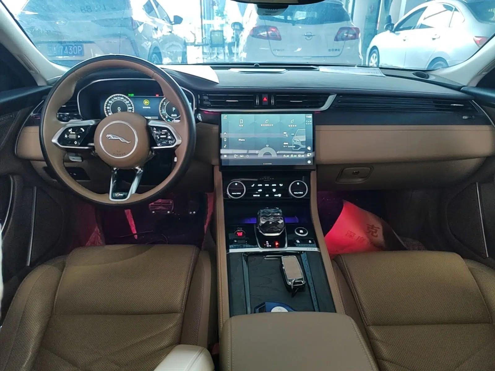 Jaguar XFL 2023 XFL 2.0T P250 Two-Wheel-Drive Prestige Luxury Gold Edition — миниатюра 12