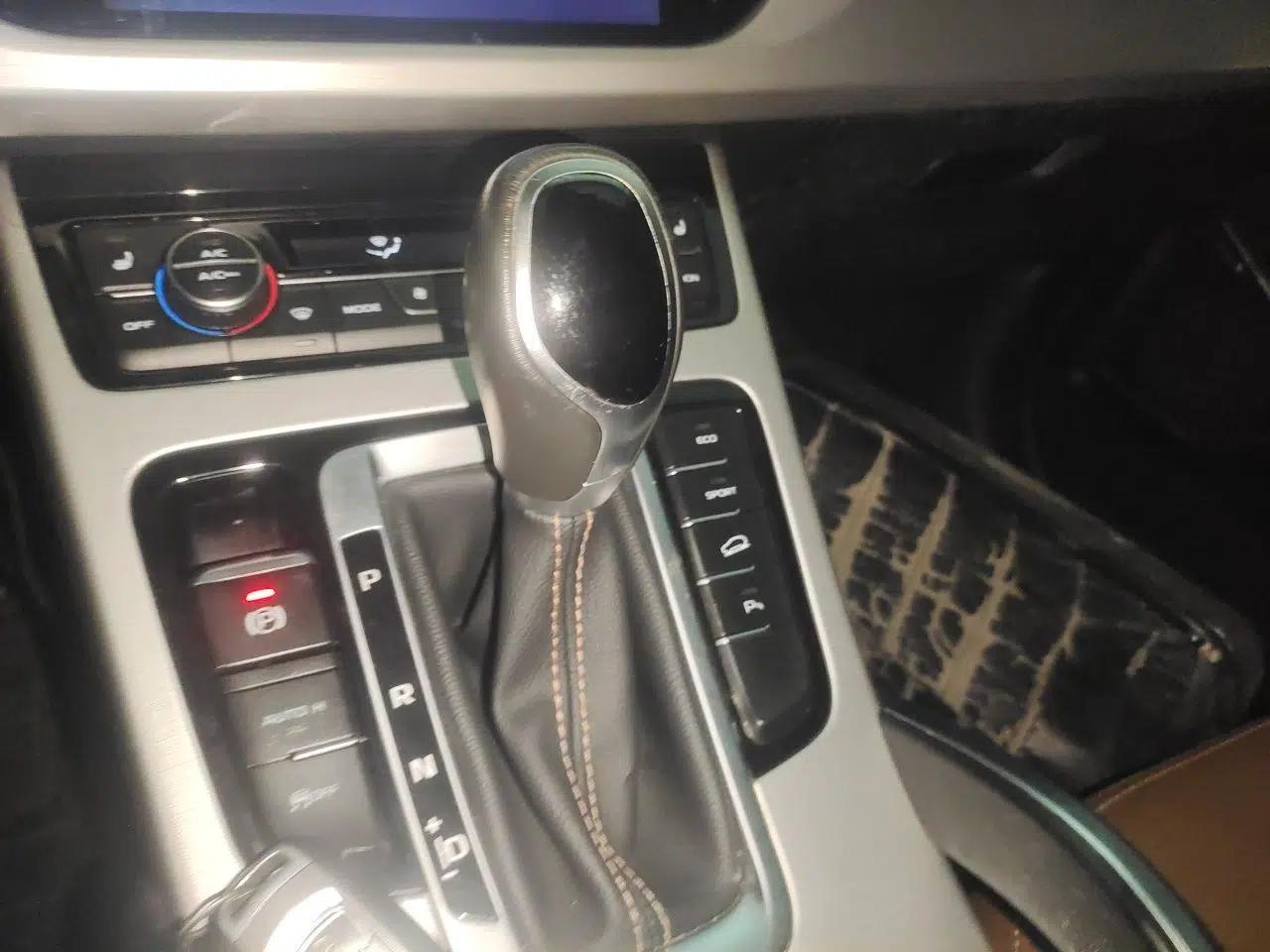 Geely Auto Emgrand X7 Sport 2016 1.8TD Automatic ZhiZun Version — миниатюра 14