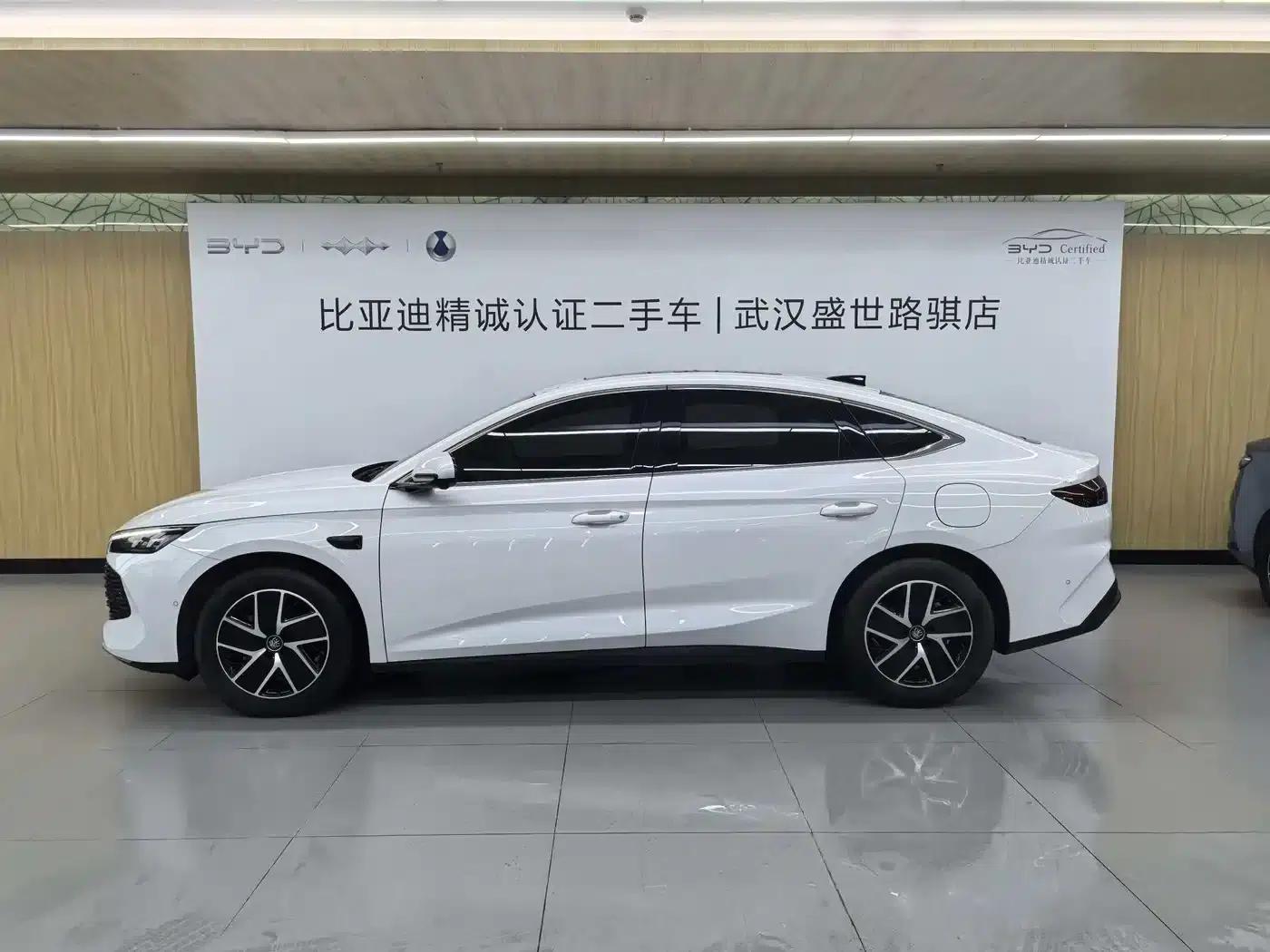 Qin L 2025 DM-i Intelligent Driving Edition 120KM Leading Model — миниатюра 3