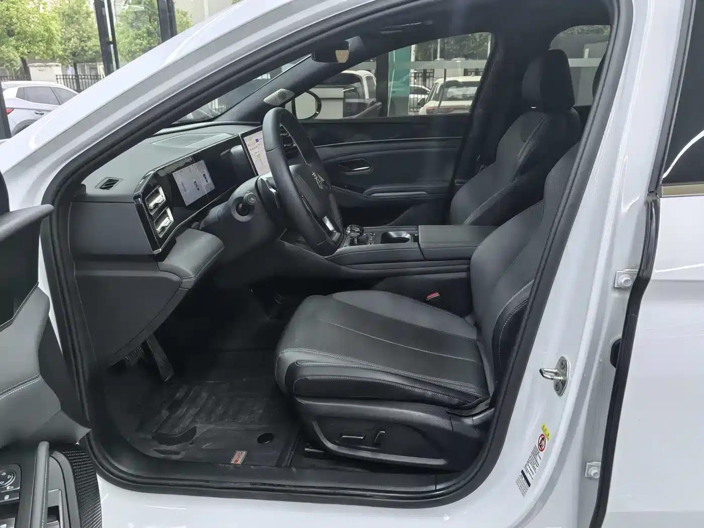 Qin L 2025 DM-i Intelligent Driving Edition 120KM Leading Model — миниатюра 8