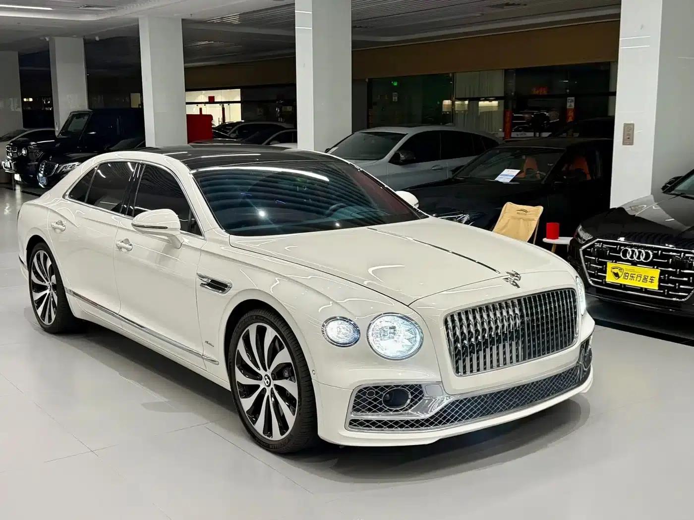 2023 Mercedes-Benz Flying Spur 4.0T V8 Elegance Edition — миниатюра 3