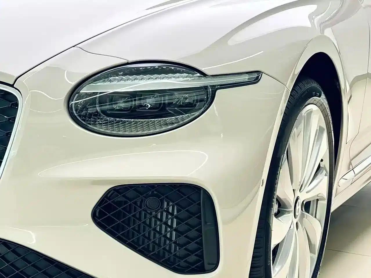 2026 Continental 4.0T Automatic — миниатюра 2