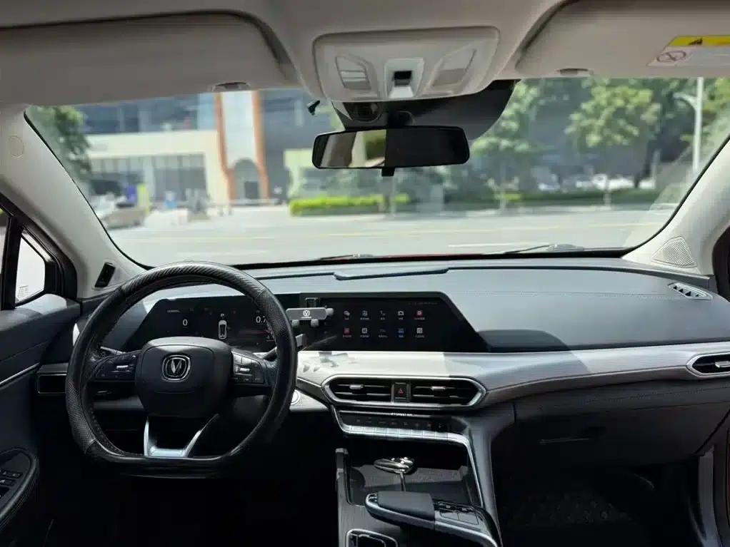 Changan UNI-T 2020 1.5T Premium Edition — миниатюра 4