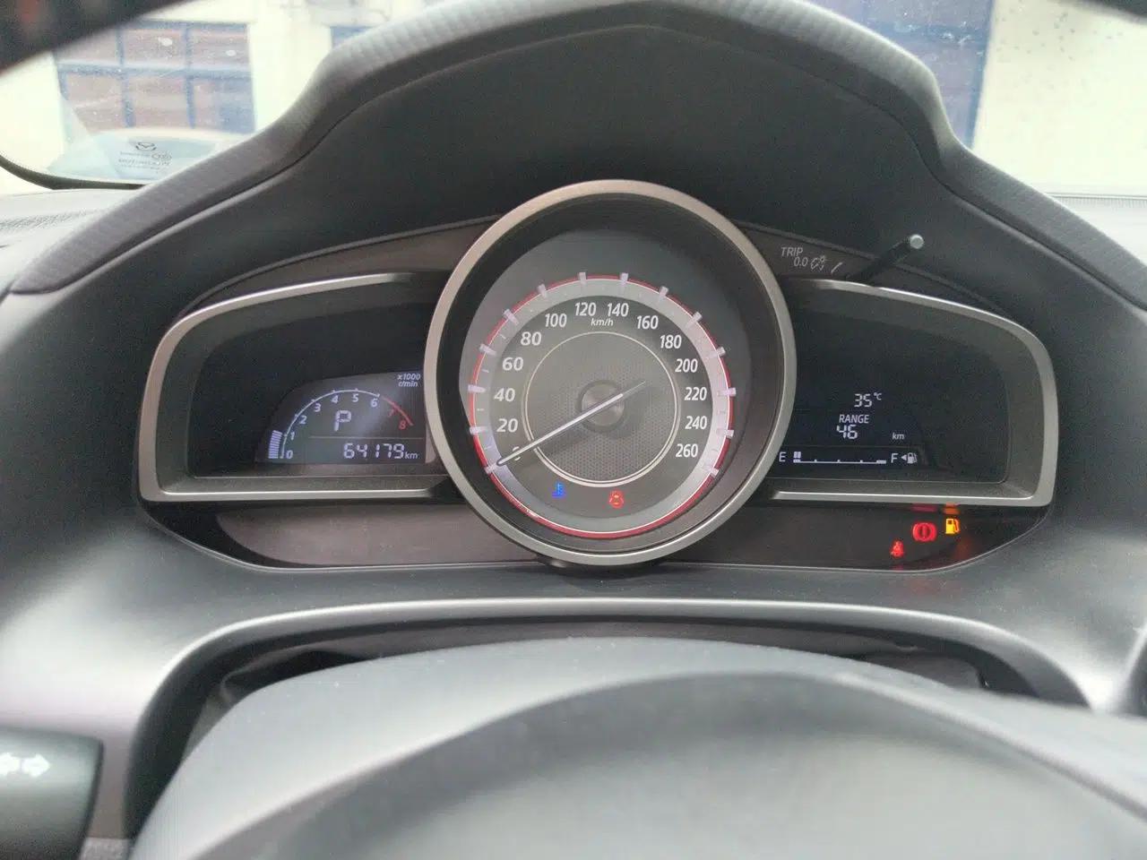 Mazda 3 Axela 2014 Hatchback 1.5L Automatic Prestige Model — миниатюра 12