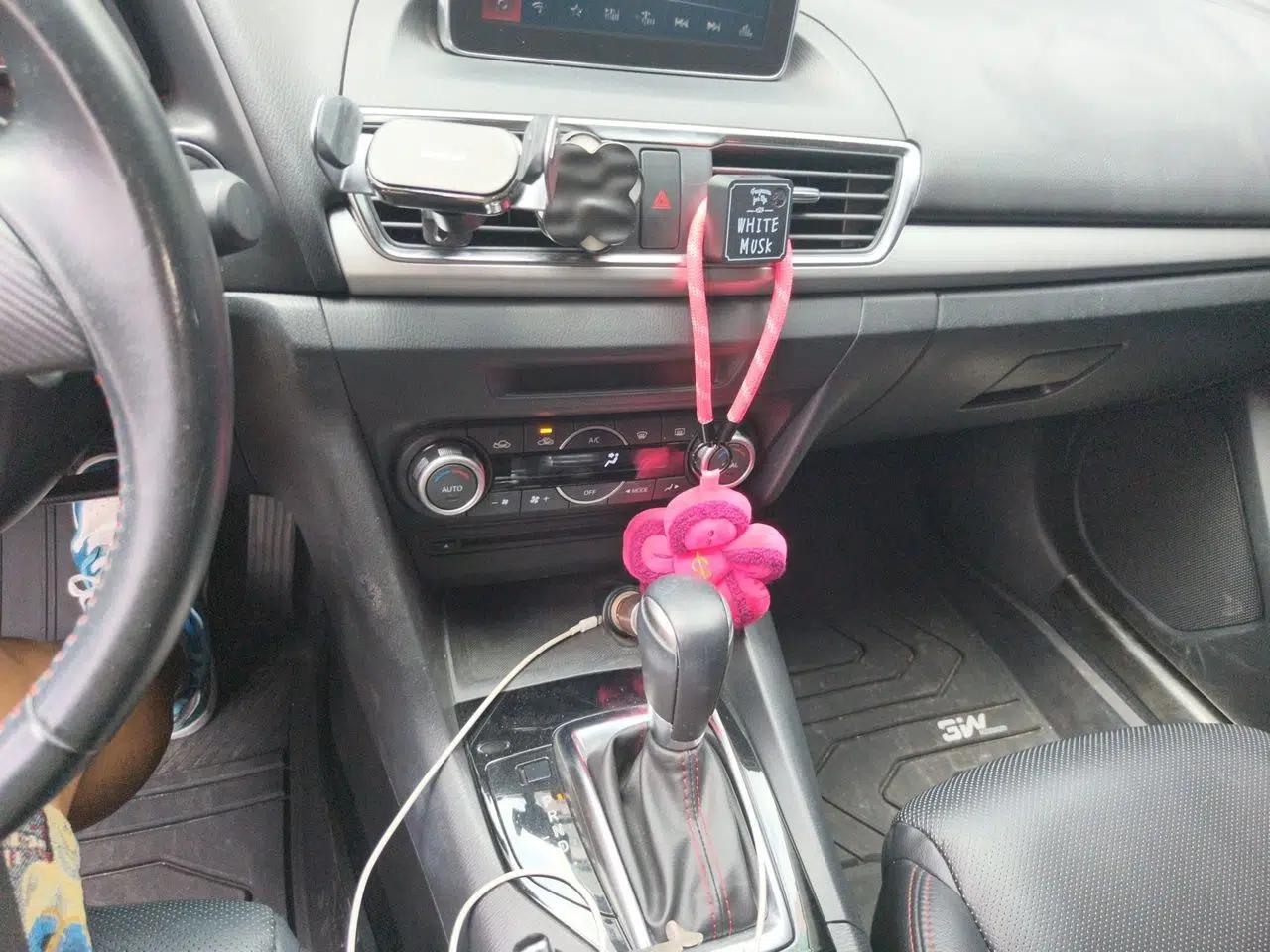 Mazda 3 Axela 2014 Hatchback 1.5L Automatic Prestige Model — миниатюра 13