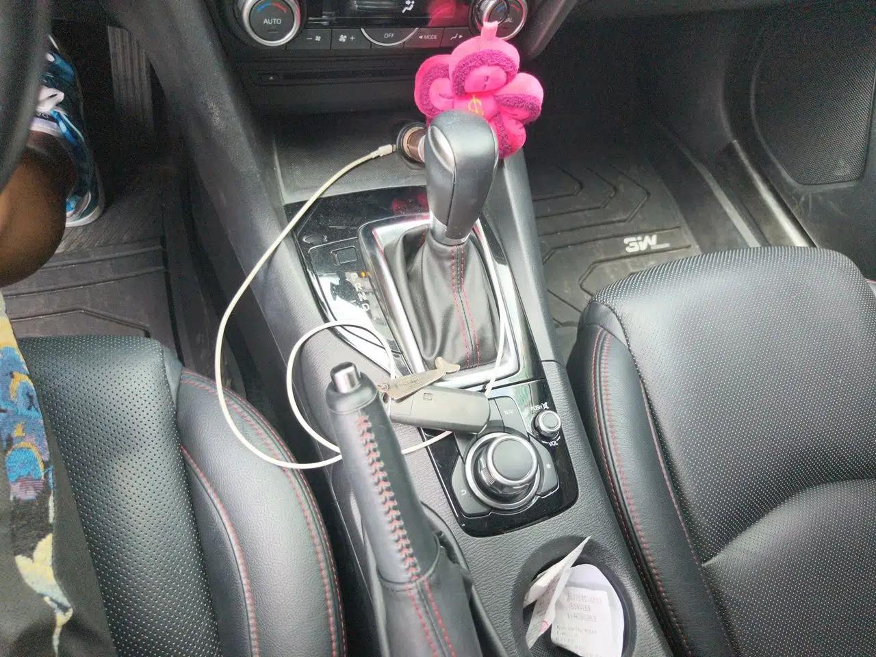 Mazda 3 Axela 2014 Hatchback 1.5L Automatic Prestige Model — миниатюра 14