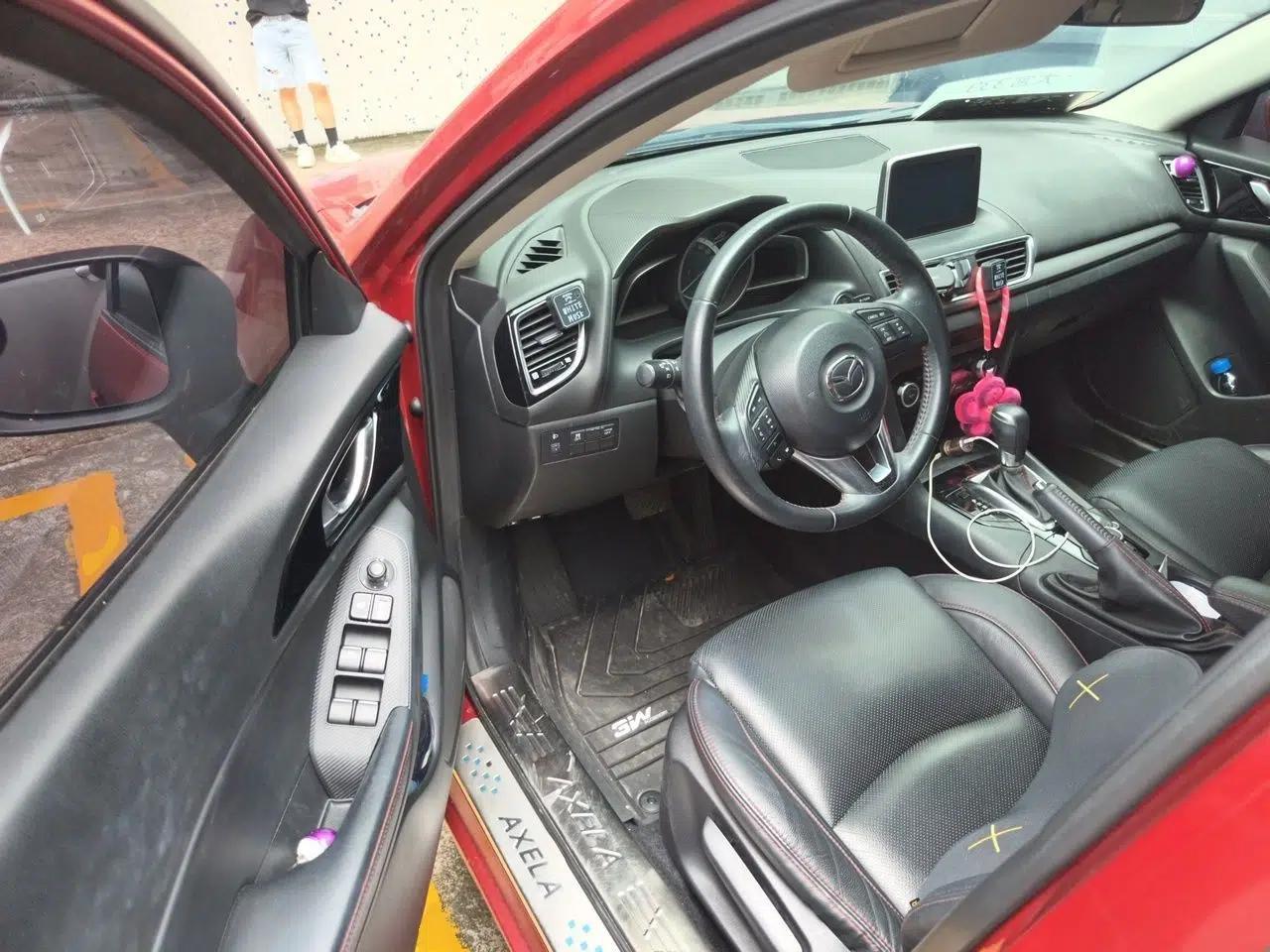 Mazda 3 Axela 2014 Hatchback 1.5L Automatic Prestige Model — миниатюра 16