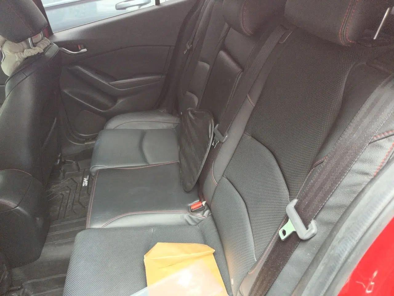 Mazda 3 Axela 2014 Hatchback 1.5L Automatic Prestige Model — миниатюра 17