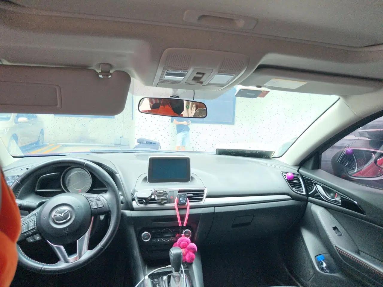 Mazda 3 Axela 2014 Hatchback 1.5L Automatic Prestige Model — миниатюра 18