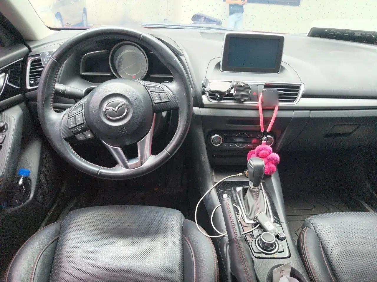 Mazda 3 Axela 2014 Hatchback 1.5L Automatic Prestige Model — миниатюра 9