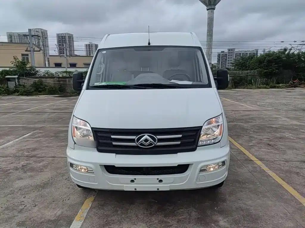 Xintu V80 2023 2.0T Manual Classic City Delivery King Long Wheelbase Mid-Roof 3-Seater — миниатюра 3