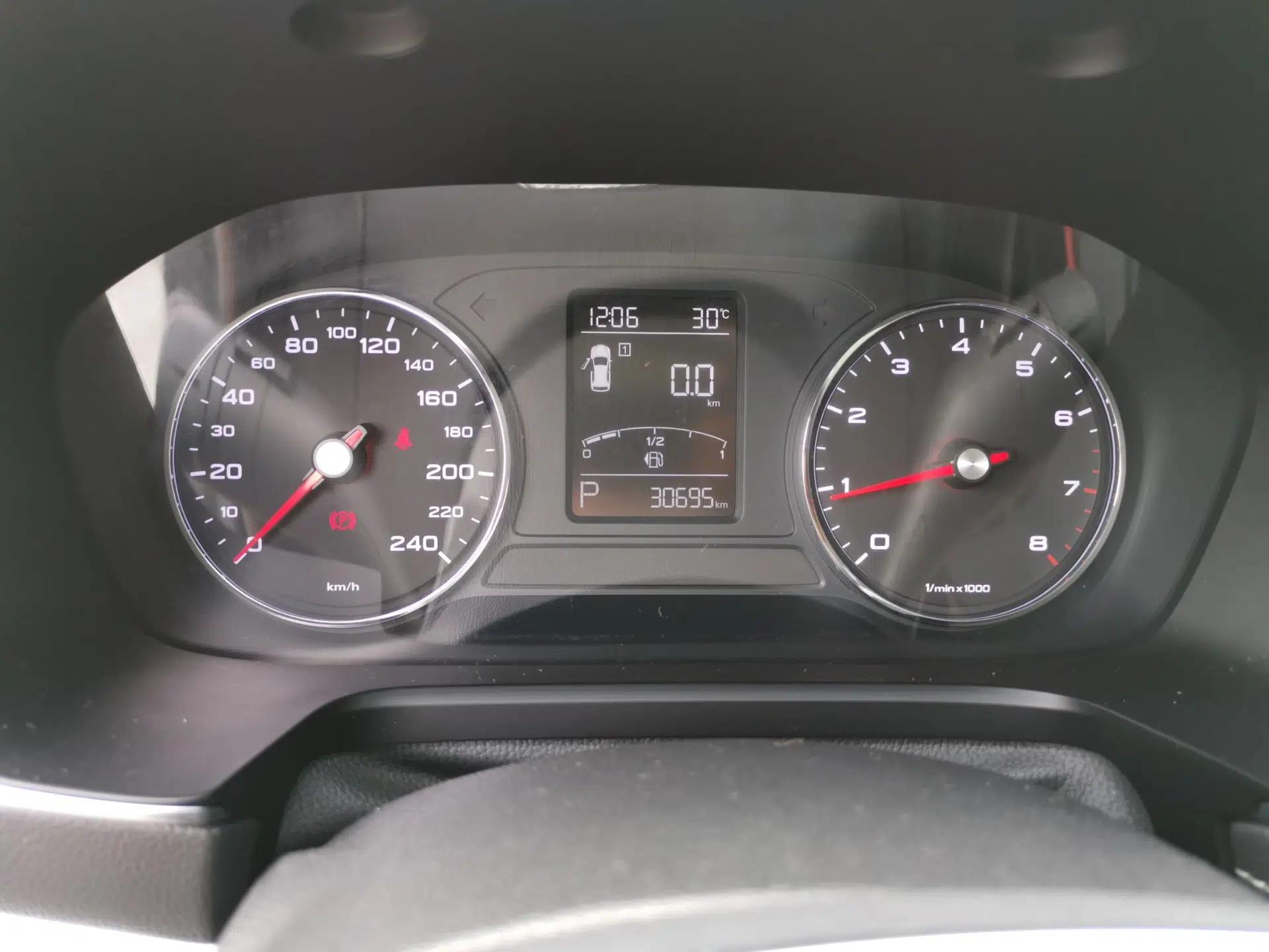Roewe RX5 2016 20T Two-Wheel Drive Automatic Internet Smart Edition — миниатюра 11