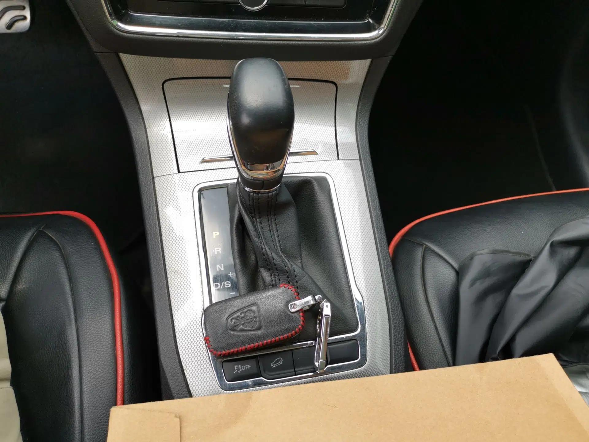 Roewe RX5 2016 20T Two-Wheel Drive Automatic Internet Smart Edition — миниатюра 14