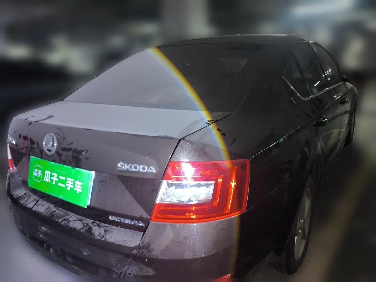Skoda Octavia 2015 1.6L Automatic Yijie Edition — миниатюра 5