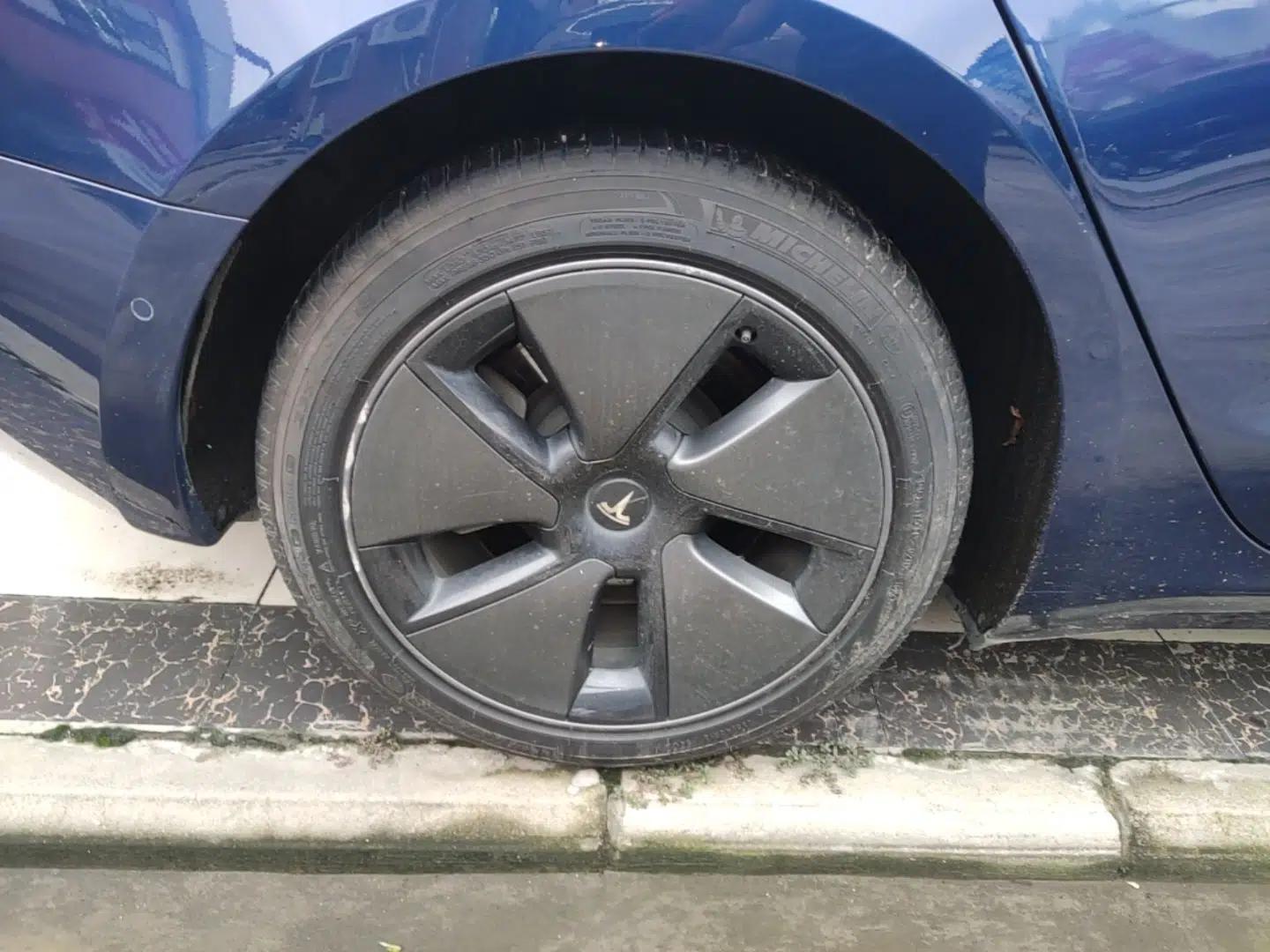 Tesla Model 3 2019 Long-Range Rear-Wheel-Drive Version — миниатюра 11
