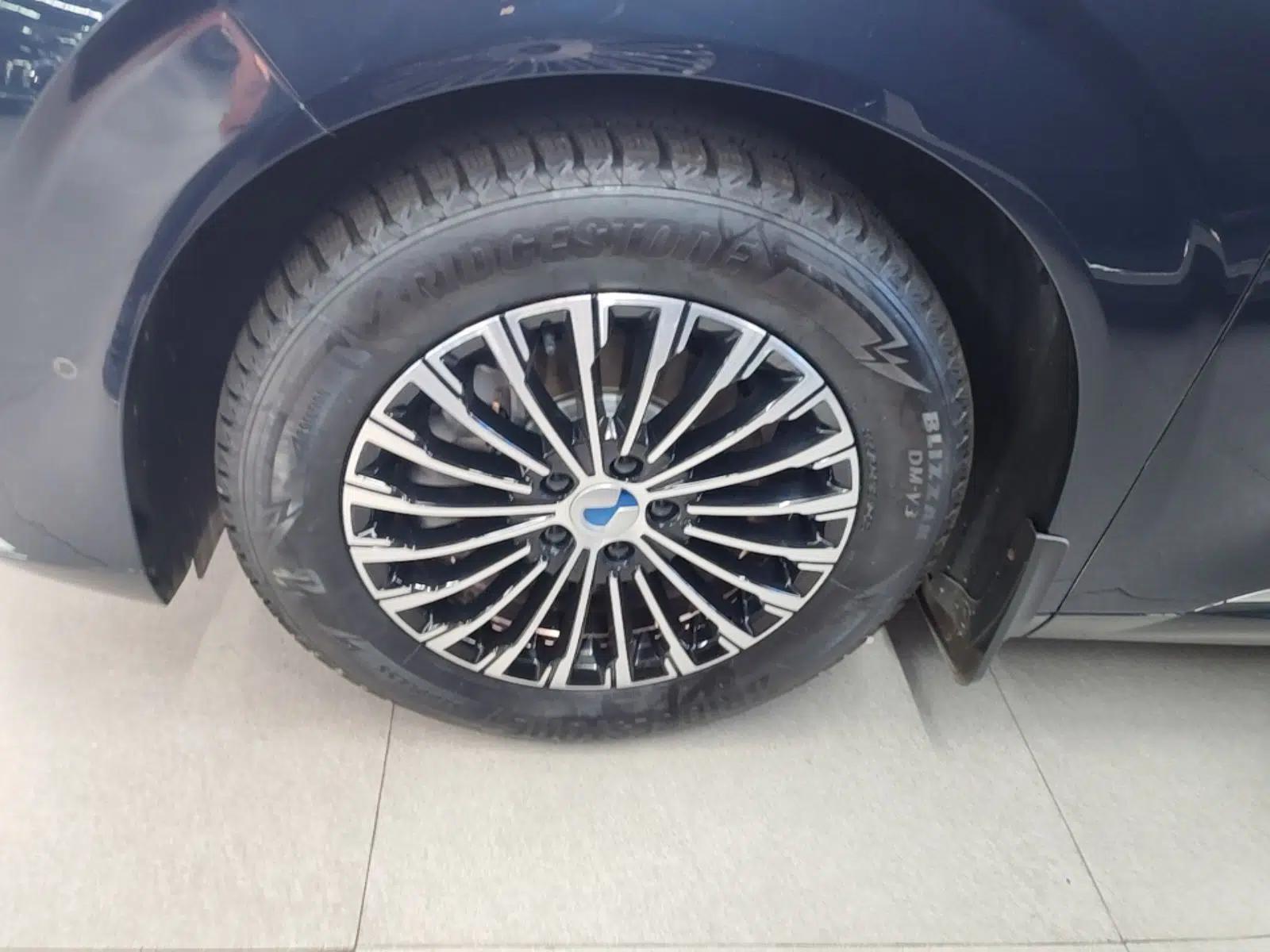 Denza D9 2022 DM-i 970 Four-Wheel Drive Flagship Model — миниатюра 10