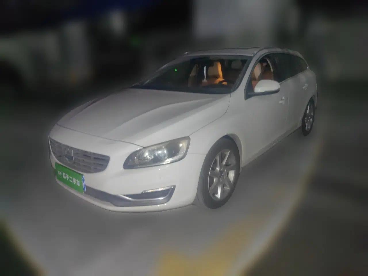 Volvo V60 2014 T5 Zhiyi Edition — миниатюра 1