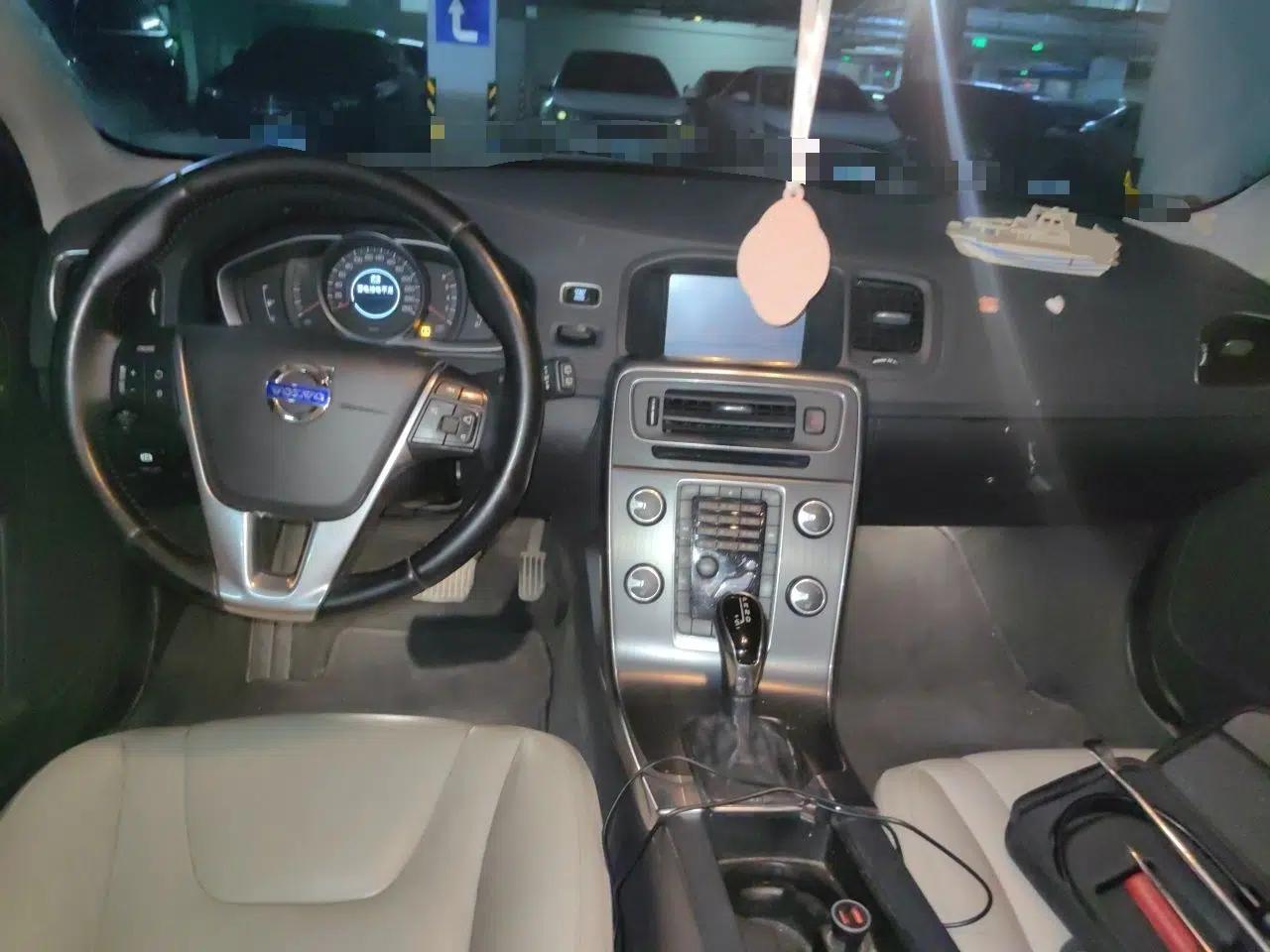 Volvo V60 2014 T5 Zhiyi Edition — миниатюра 9