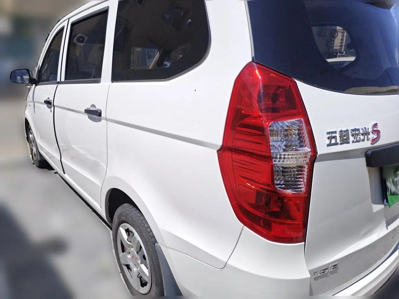 Wuling Hongguang 2015 1.5L S Basic Version China V Standard — миниатюра 4