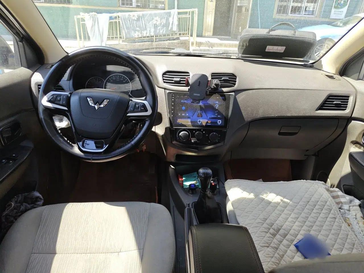 Wuling Hongguang 2015 1.5L S Basic Version China V Standard — миниатюра 9