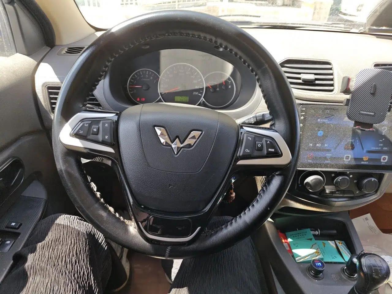 Wuling Hongguang 2015 1.5L S Basic Version China V Standard — миниатюра 10