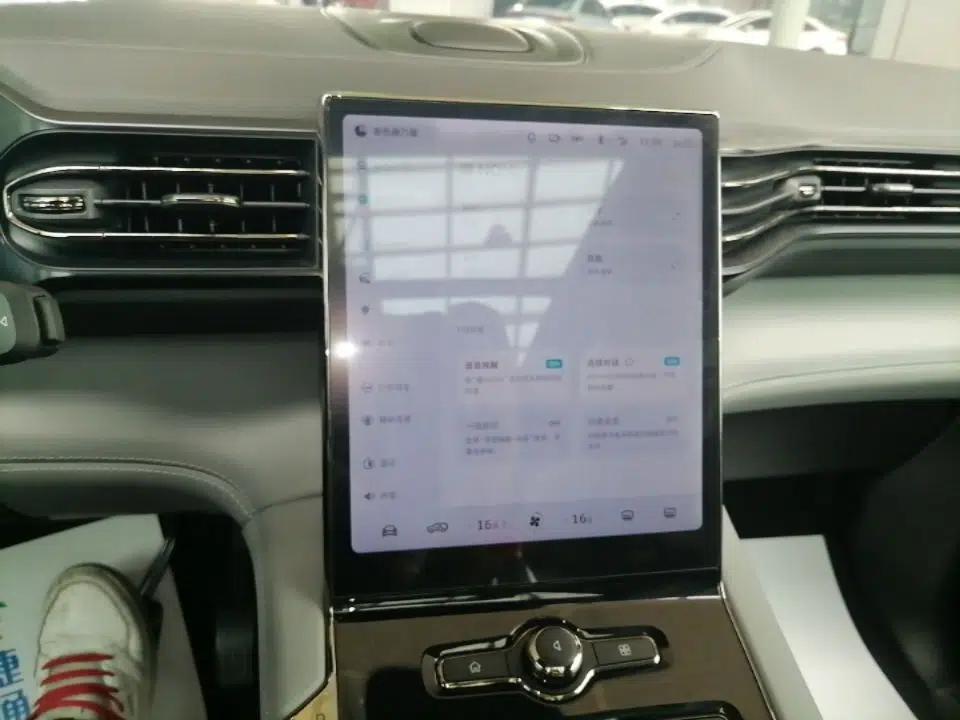 Nio ES8 2020 415 km Range 6-Seater Version — миниатюра 15