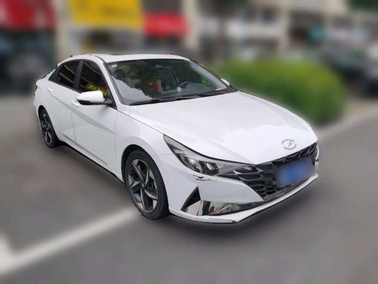 Hyundai Elantra 2022 1.5L CVT LUX Prestige Edition — миниатюра 3