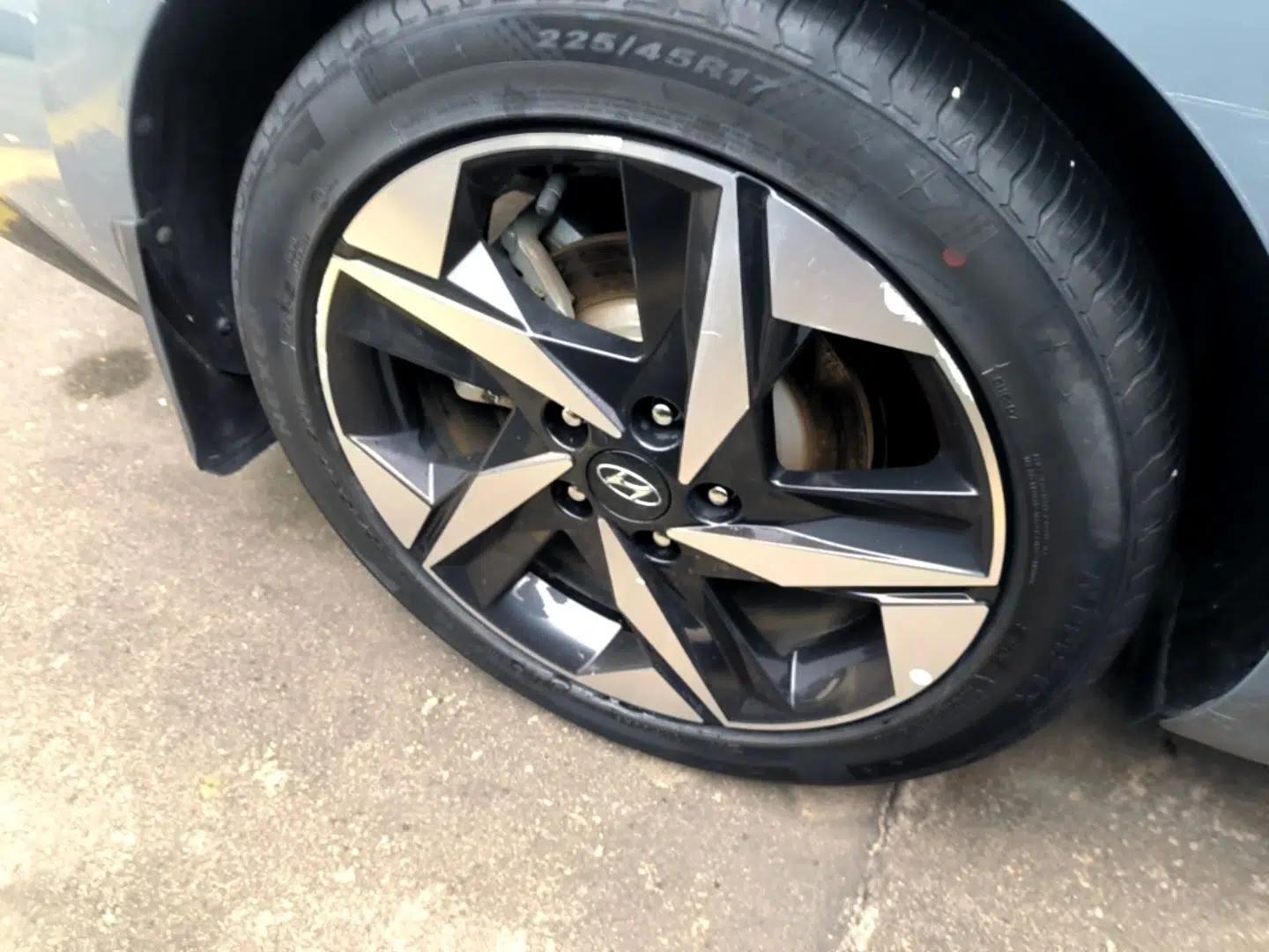 Hyundai Elantra 2022 1.5L CVT LUX Prestige Edition — миниатюра 11