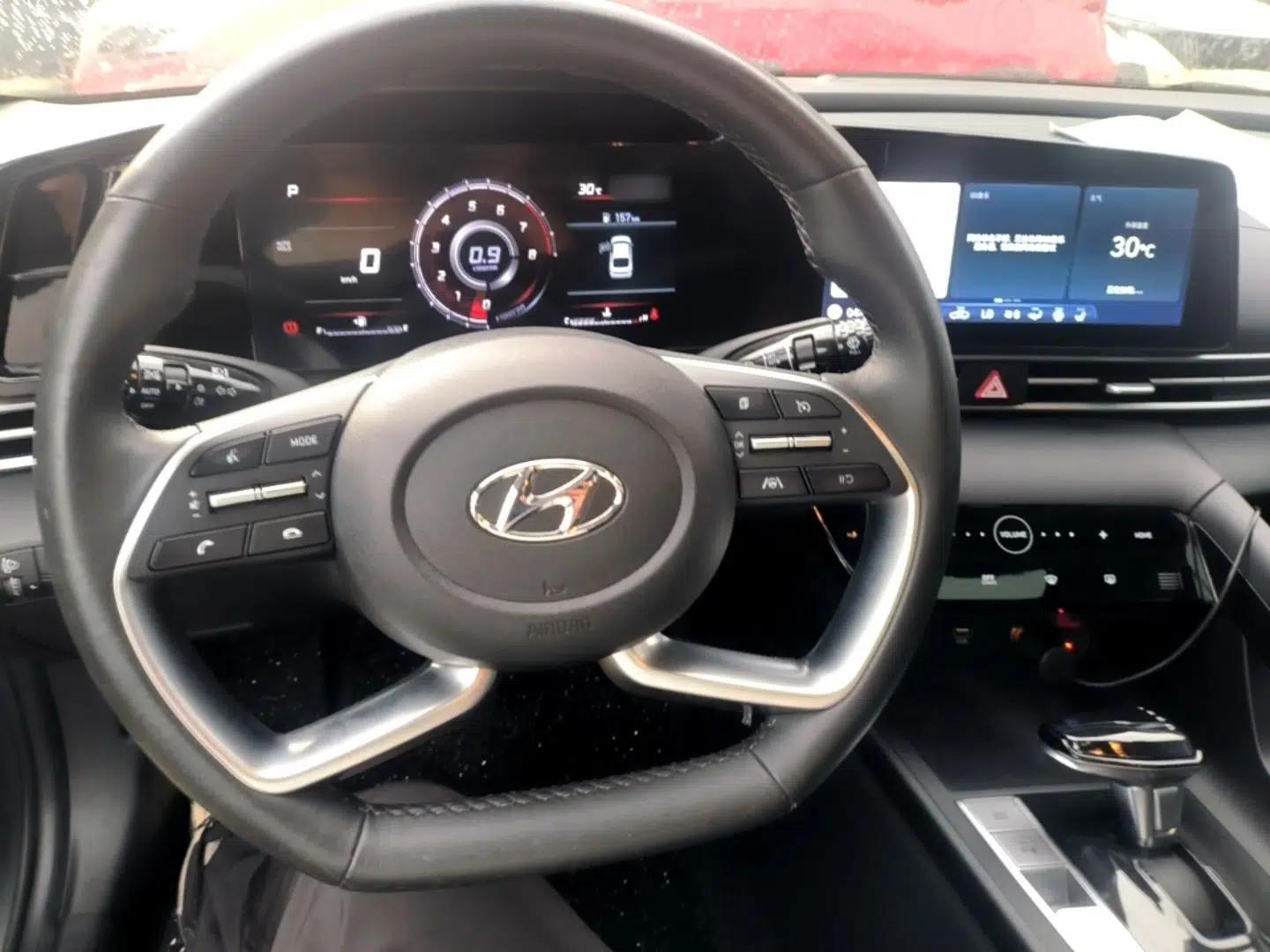 Hyundai Elantra 2022 1.5L CVT LUX Prestige Edition — миниатюра 12