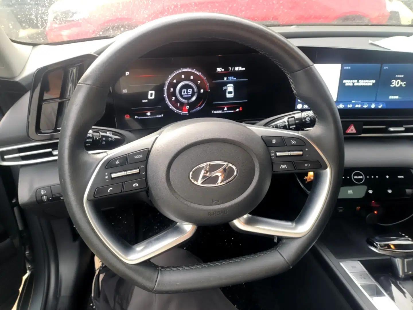 Hyundai Elantra 2022 1.5L CVT LUX Prestige Edition — миниатюра 13