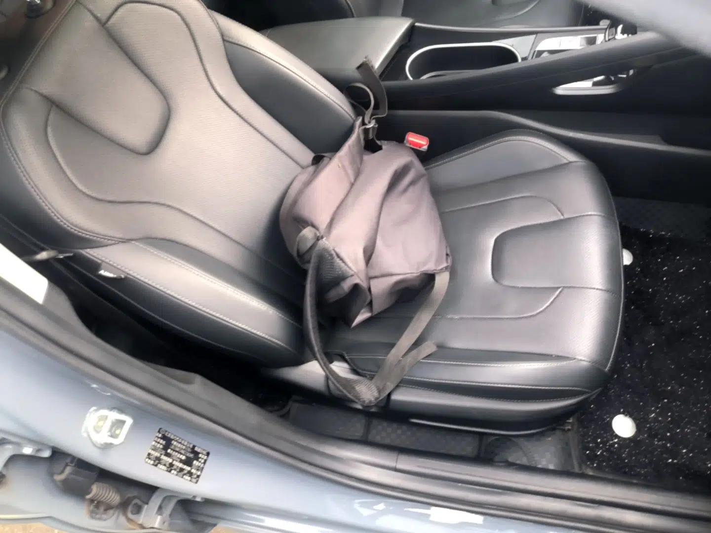 Hyundai Elantra 2022 1.5L CVT LUX Prestige Edition — миниатюра 19