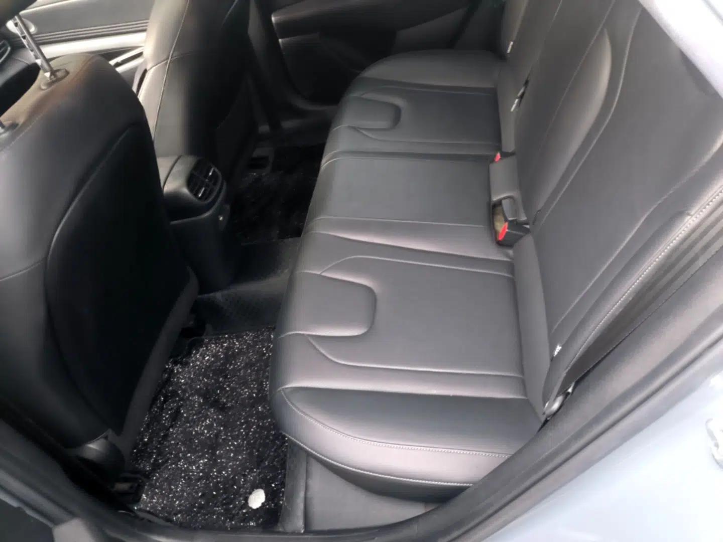 Hyundai Elantra 2022 1.5L CVT LUX Prestige Edition — миниатюра 20