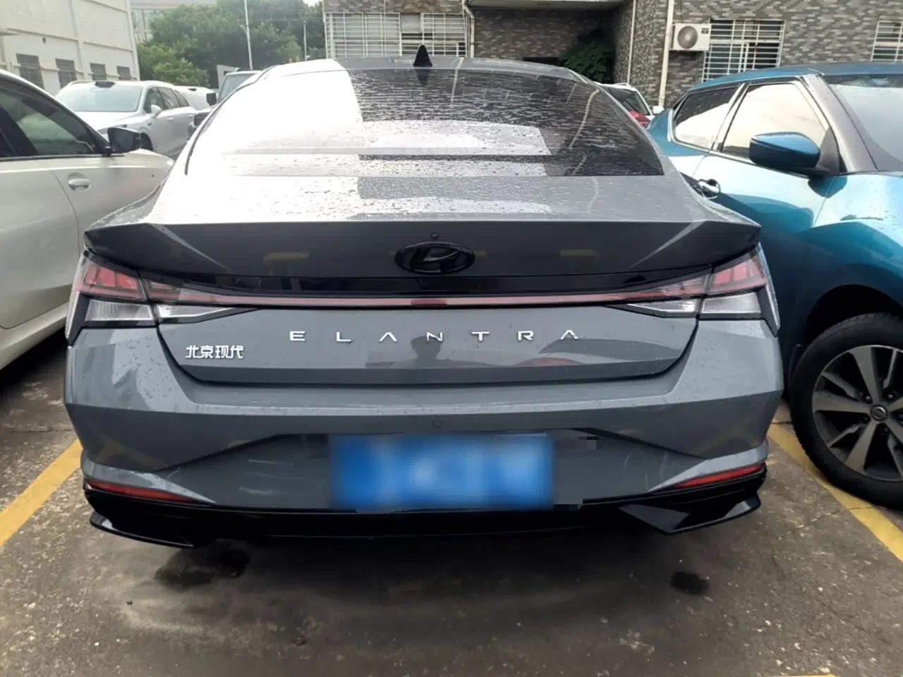 Hyundai Elantra 2022 1.5L CVT LUX Prestige Edition — миниатюра 5