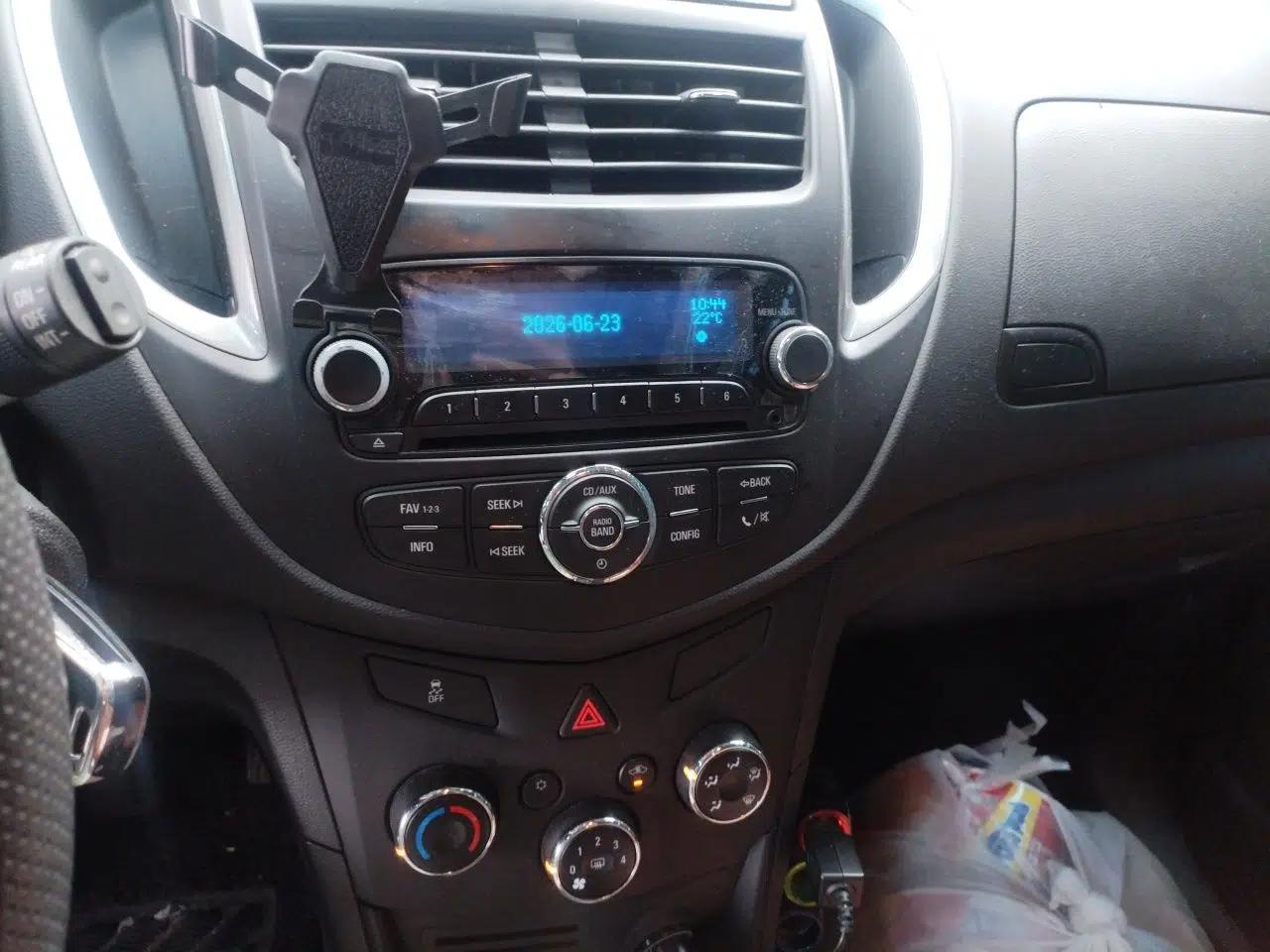 Chevrolet Trax 2016 1.4T Manual Two-Wheel Drive Comfort Version with Sunroof — миниатюра 13